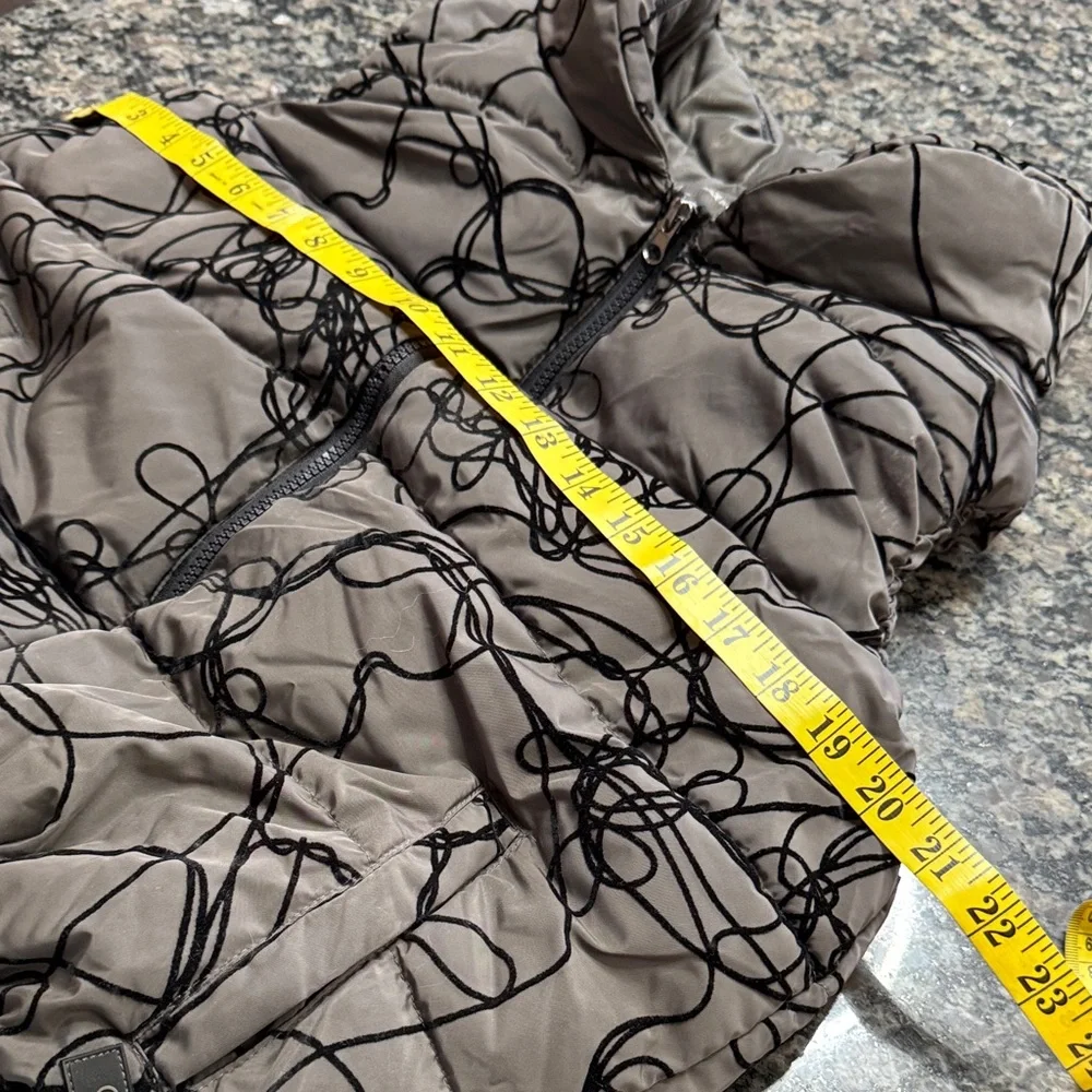 Calvin Klein velour scribble Gray and Black Patterned Puffer Vest EUC M - Picture 13 of 14